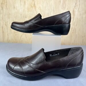 Clarks Blackberry Women's Loafers Size 9.5M Burgundy Leather SlipOn Comfort Used
